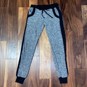 No boundaries black and grey sweatpants. so comfy!